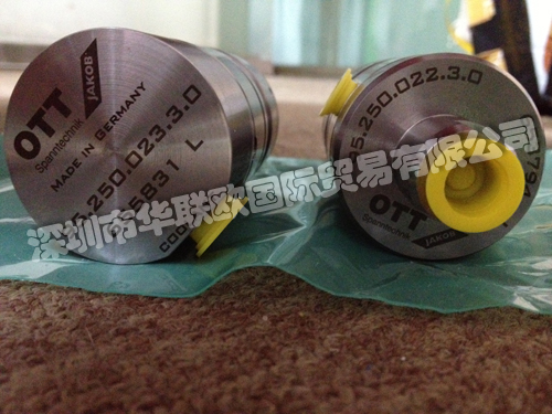 OTT-JAKOB夾具中自動(dòng)夾具可分為SK、HKS、PSC等幾個(gè)系列。在經(jīng)過標(biāo)準(zhǔn)化后，HSK已成為機(jī)床技術(shù)領(lǐng)域的標(biāo)準(zhǔn)接口。隨著表面和錐銷設(shè)備的相互匹配，HSK夾持系統(tǒng)可為高精度加工效果提供理想前提，并確保微米范圍內(nèi)的持續(xù)一致性。相比于SK，HSK的結(jié)構(gòu)更短、更輕，由此可以更為快速地進(jìn)行換刀，并可實(shí)現(xiàn)更高的轉(zhuǎn)速。得益于高度的拉力、出色的剛性和最佳扭矩傳遞，HSK同樣適用于中型切削加工。深圳市華聯(lián)歐國際貿(mào)易有限公司專業(yè)代理進(jìn)口OTT-JAKOB夾具全系列產(chǎn)品，公司于2015年成立德國分公司，原廠采購，價(jià)格上更有優(yōu)勢。我們致力于以超低的價(jià)格為國內(nèi)客戶引進(jìn)國外先進(jìn)的自動(dòng)化備件，公司成立以來不斷的發(fā)展壯大，已成立德國公司及香港公司，為客戶提供進(jìn)口備件的一站式體驗(yàn)服務(wù)，報(bào)價(jià)快，價(jià)格好，貨期短，所有產(chǎn)品保證原裝正品，假一賠十!我們只做原裝進(jìn)口產(chǎn)品，我們的目標(biāo)是要成為客戶唯一信任的企業(yè)。歡迎新老客戶詢價(jià)咨詢。