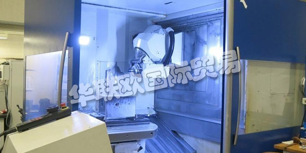 KEMMERICH現(xiàn)位于萊茵河畔的萊茵河畔蒙海姆，緊鄰科隆和杜塞爾多夫的交易會(huì)城市及其機(jī)場(chǎng)。在那里，大量的傳統(tǒng)以及CNC / PLC控制的金屬加工和加工機(jī)床總是可以在2200平方米的加熱展覽區(qū)觀看和演示。