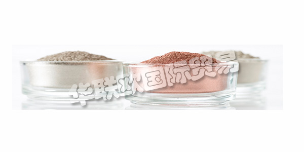 ECKART(始建于 1876 年)是國際領(lǐng)先的金屬顏料制造商，產(chǎn)品廣泛應(yīng)用于油漆與涂料行業(yè)、制版印刷行業(yè)、塑料行業(yè)、輕質(zhì)混凝土行業(yè)和化妝品行業(yè)。如今，他們的產(chǎn)品系列涵蓋各類金屬效果顏料，甚至包括成品金屬印刷油墨。此外，珠光顏料還進一步完善了他們的產(chǎn)品系列。