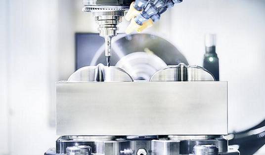 SCHUNK刀具夾持系統(tǒng)對機(jī)加工行業(yè)產(chǎn)生了前所未有的革命性影響。?模塊化夾持系統(tǒng)借鑒其優(yōu)勢，它的作用遠(yuǎn)不止于一個參考基準(zhǔn)，還提供了包括定位、夾持以及接口通用等功能。這種夾持原理如今被認(rèn)為是提高生產(chǎn)效率的最有效的方法之一，廣泛適用于從小型零件到大型零件，從粗加工到裝配應(yīng)用的各種工藝。作為這一技術(shù)的先驅(qū)以及夾持技術(shù)和抓取系統(tǒng)的領(lǐng)導(dǎo)者，SCHUNK始終致力于開發(fā)新的應(yīng)用領(lǐng)域，并在它的模塊化系統(tǒng)中新增了適用于直接夾持工件以及微小型零件的專業(yè)標(biāo)準(zhǔn)模塊。