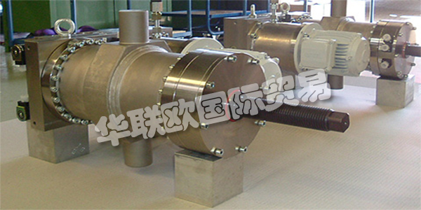 B&B HYDRAULIK-TECHNIK GmbH由Helitut Brocke和HenningB?hr于1983年在Witten-Herbede成立。目的是銷售用于骨料結(jié)構(gòu)的液壓元件和液壓附件。在短時(shí)間內(nèi)，對(duì)完整的Hydraulilk系統(tǒng)的需求變得非常大，以至于他們的生產(chǎn)開始了。