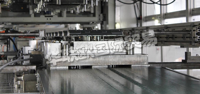 德國(guó)HELMERDING公司主要供應(yīng)：德國(guó)HELMERDING壓力機(jī),HELMERDING輸送系統(tǒng)，傳輸單元，單柱壓力機(jī)，雙柱壓力機(jī)，矯直機(jī)，開卷機(jī)，印刷機(jī)，卷材進(jìn)料系統(tǒng)等產(chǎn)品。