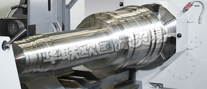 HERKULES車床是集100多年的機(jī)床制造經(jīng)驗、可靠性及應(yīng)用考量與最先進(jìn)技術(shù)相結(jié)合的結(jié)果。HERKULES提供各種加工直徑和重量的重型車床，可完成工件直徑從幾厘米，重量幾公斤到直徑3米，重量400噸的加工任務(wù)。HERKULES可提供各種范圍的輥環(huán)高精度車削和修磨的解決方案。