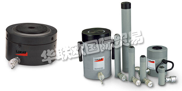 LUKAS是第一家開發(fā)用于救援作業(yè)的液壓切割設備的供應商。這為整個行業(yè)奠定了基礎。如今，LUKAS團隊孜孜以求，以精準，熱情的方式生產每一種產品。起重的材料需要移動時，或者工廠中的大型設備等在使用一段時間后需要檢修，檢修位置經常出現(xiàn)在設備底端，這時就需要用液壓缸對設備先進行頂升后才有足夠空間來檢修。LUKAS提供的液壓缸起重噸位最大至1100噸，可輕松應對各種大型設備的頂升操作。下文為您介紹LUKAS氣缸。